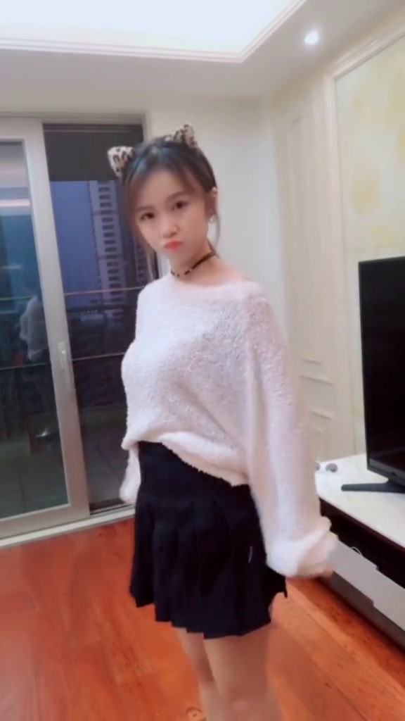 好看的小姐姐太多了你看不过来,就看看我吧