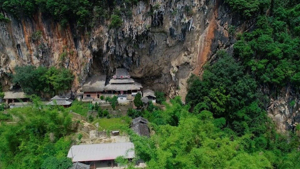 航拍景东花山天华寺!