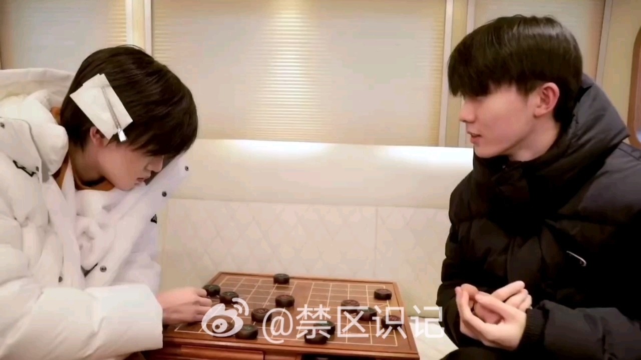 严浩翔巴比伦直拍