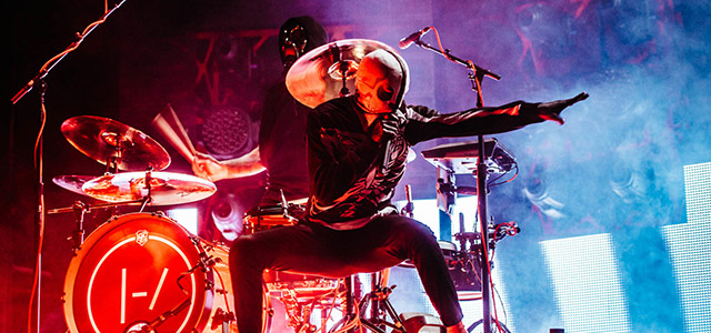 获奖:shawn mendes  提名:calvin harris,drake,justin