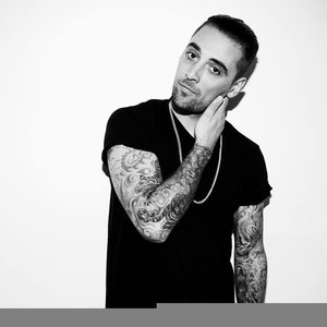 Redlight资料,Redlight最新歌曲,RedlightMV视频,Redlight音乐专辑,Redlight好听的歌