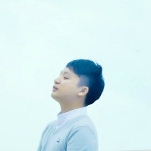 给摇橹大叔点个赞每天要摇橹上万次,大叔不善言辞,问他为何这个年纪还工作,他答曰:我还年轻愿意为自己的城市添光彩