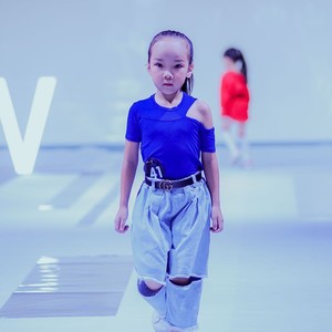 黄曦资料,黄曦最新歌曲,黄曦MV视频,黄曦音乐专辑,黄曦好听的歌