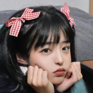 无数朵玫瑰的心在我们相爱的寂静里跳动