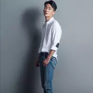 对面的大力看过来