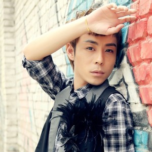 齐晨 - 咱们结婚吧 (伴奏)