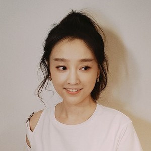 何花资料,何花最新歌曲,何花MV视频,何花音乐专辑,何花好听的歌