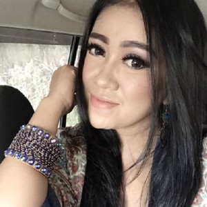 Lilin Herlina资料,Lilin Herlina最新歌曲,Lilin HerlinaMV视频,Lilin Herlina音乐专辑,Lilin Herlina好听的歌
