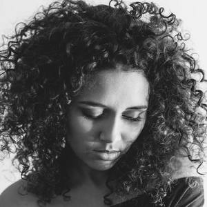 Nina Oliveira资料,Nina Oliveira最新歌曲,Nina OliveiraMV视频,Nina Oliveira音乐专辑,Nina Oliveira好听的歌