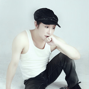 张鹰资料,张鹰最新歌曲,张鹰MV视频,张鹰音乐专辑,张鹰好听的歌