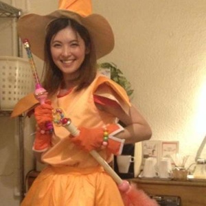 秋谷智子 (あきや ともこ)资料,秋谷智子 (あきや ともこ)最新歌曲,秋谷智子 (あきや ともこ)MV视频,秋谷智子 (あきや ともこ)音乐专辑,秋谷智子 (あきや ともこ)好听的歌