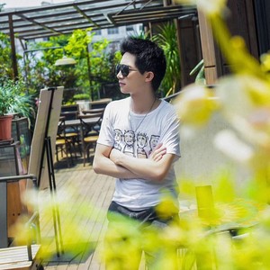 黄异鑫资料,黄异鑫最新歌曲,黄异鑫MV视频,黄异鑫音乐专辑,黄异鑫好听的歌