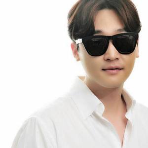 피스닉 (Peacenik)资料,피스닉 (Peacenik)最新歌曲,피스닉 (Peacenik)MV视频,피스닉 (Peacenik)音乐专辑,피스닉 (Peacenik)好听的歌