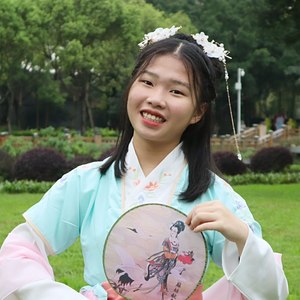 周芷欣资料,周芷欣最新歌曲,周芷欣MV视频,周芷欣音乐专辑,周芷欣好听的歌