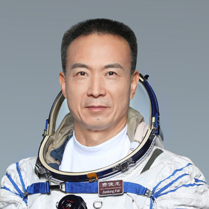 花灿灯彩闹元宵