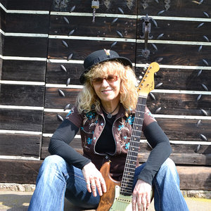 Debbie Davies资料,Debbie Davies最新歌曲,Debbie DaviesMV视频,Debbie Davies音乐专辑,Debbie Davies好听的歌