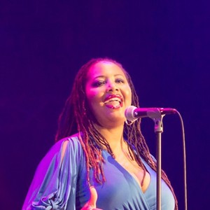 Vula Malinga资料,Vula Malinga最新歌曲,Vula MalingaMV视频,Vula Malinga音乐专辑,Vula Malinga好听的歌