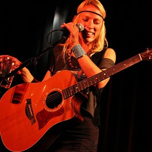 Renata Youngblood资料,Renata Youngblood最新歌曲,Renata YoungbloodMV视频,Renata Youngblood音乐专辑,Renata Youngblood好听的歌