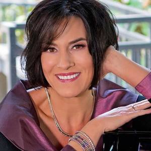 Holly Jones资料,Holly Jones最新歌曲,Holly JonesMV视频,Holly Jones音乐专辑,Holly Jones好听的歌