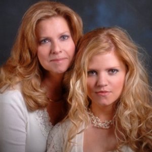 Carolyn Southworth And Jennifer Thomas资料,Carolyn Southworth And Jennifer Thomas最新歌曲,Carolyn Southworth And Jennifer ThomasMV视频,Carolyn Southworth And Jennifer Thomas音乐专辑,Carolyn Southworth And Jennifer Thomas好听的歌