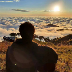 一个人想念两个人的画面 (DJ 阿若版)