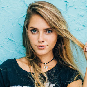 Emily Zeck资料,Emily Zeck最新歌曲,Emily ZeckMV视频,Emily Zeck音乐专辑,Emily Zeck好听的歌