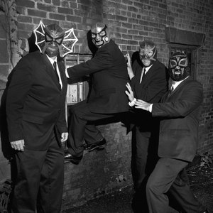 Los Straitjackets