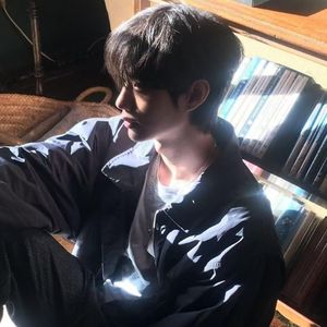 华兆鹏资料,华兆鹏最新歌曲,华兆鹏MV视频,华兆鹏音乐专辑,华兆鹏好听的歌