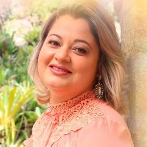 Leila Francieli资料,Leila Francieli最新歌曲,Leila FrancieliMV视频,Leila Francieli音乐专辑,Leila Francieli好听的歌