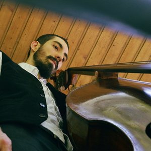 Fil Caporali资料,Fil Caporali最新歌曲,Fil CaporaliMV视频,Fil Caporali音乐专辑,Fil Caporali好听的歌