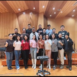 东方首席合唱团资料,东方首席合唱团最新歌曲,东方首席合唱团MV视频,东方首席合唱团音乐专辑,东方首席合唱团好听的歌