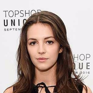 Ella Hunt资料,Ella Hunt最新歌曲,Ella HuntMV视频,Ella Hunt音乐专辑,Ella Hunt好听的歌