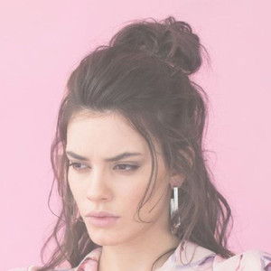 Lilly Oxford资料,Lilly Oxford最新歌曲,Lilly OxfordMV视频,Lilly Oxford音乐专辑,Lilly Oxford好听的歌