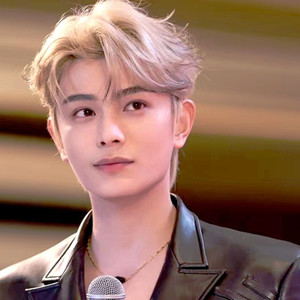 何以月千年资料,何以月千年最新歌曲,何以月千年MV视频,何以月千年音乐专辑,何以月千年好听的歌