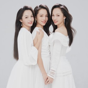 八月十五月儿圆,再约东坡听华弦。#唯美筝乐团 的小伙伴们来和苏老师一起过#中秋 咯!DOU+小助手