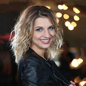 Amandine Bourgeois资料,Amandine Bourgeois最新歌曲,Amandine BourgeoisMV视频,Amandine Bourgeois音乐专辑,Amandine Bourgeois好听的歌