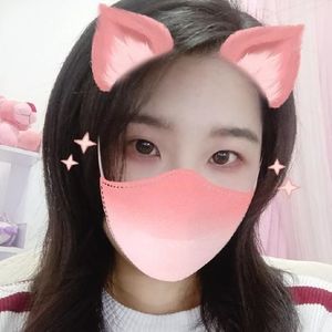 黄小露 - 匿名的好友