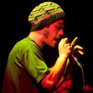 Curumin资料,Curumin最新歌曲,CuruminMV视频,Curumin音乐专辑,Curumin好听的歌