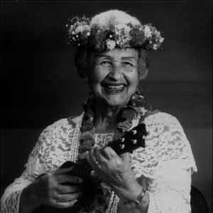 Genoa Keawe资料,Genoa Keawe最新歌曲,Genoa KeaweMV视频,Genoa Keawe音乐专辑,Genoa Keawe好听的歌