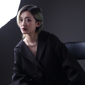 敬乔呀资料,敬乔呀最新歌曲,敬乔呀MV视频,敬乔呀音乐专辑,敬乔呀好听的歌