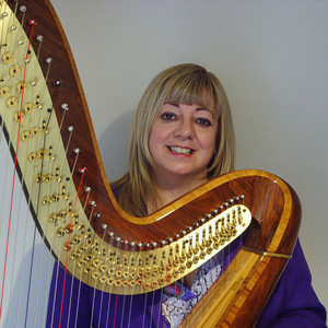 Eira Lynn Jones资料,Eira Lynn Jones最新歌曲,Eira Lynn JonesMV视频,Eira Lynn Jones音乐专辑,Eira Lynn Jones好听的歌