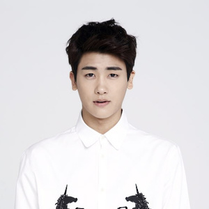 이상하다 (奇怪啊)