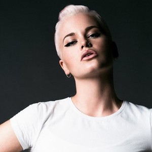 Etta Bond资料,Etta Bond最新歌曲,Etta BondMV视频,Etta Bond音乐专辑,Etta Bond好听的歌