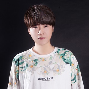 龙千羽资料,龙千羽最新歌曲,龙千羽MV视频,龙千羽音乐专辑,龙千羽好听的歌