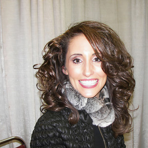 Laura Bryna资料,Laura Bryna最新歌曲,Laura BrynaMV视频,Laura Bryna音乐专辑,Laura Bryna好听的歌