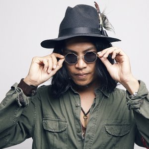 Gede Robi资料,Gede Robi最新歌曲,Gede RobiMV视频,Gede Robi音乐专辑,Gede Robi好听的歌