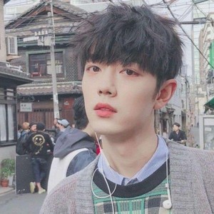 夜枫资料,夜枫最新歌曲,夜枫MV视频,夜枫音乐专辑,夜枫好听的歌