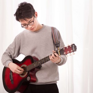 罗英俊资料,罗英俊最新歌曲,罗英俊MV视频,罗英俊音乐专辑,罗英俊好听的歌