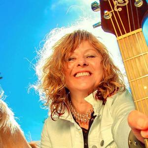 Celeste Carballo资料,Celeste Carballo最新歌曲,Celeste CarballoMV视频,Celeste Carballo音乐专辑,Celeste Carballo好听的歌