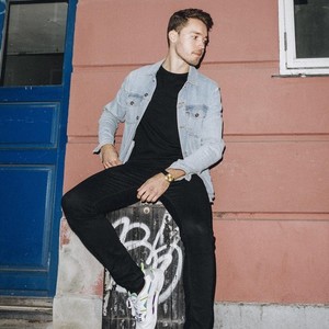 CALVIN资料,CALVIN最新歌曲,CALVINMV视频,CALVIN音乐专辑,CALVIN好听的歌